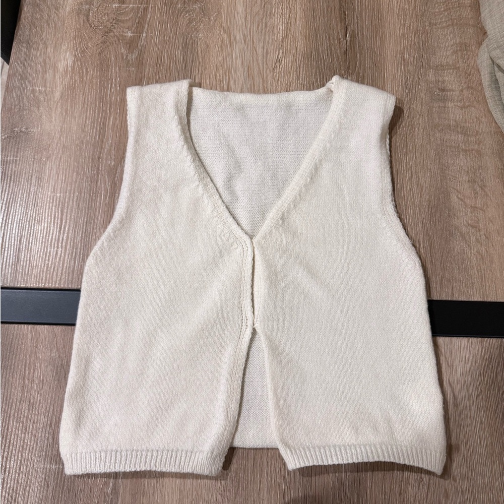SHEIN Cream Sleeveless Knit Vest